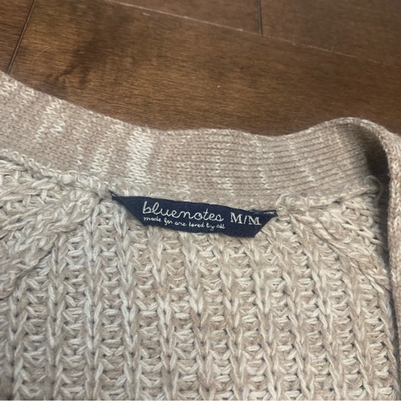 LIGHT BEIGE KNITT LONG SLEEVE SWEATER FALL SIZE MEDIUM VNECK BUTTON UP CARDIGAN - Picture 3 of 9